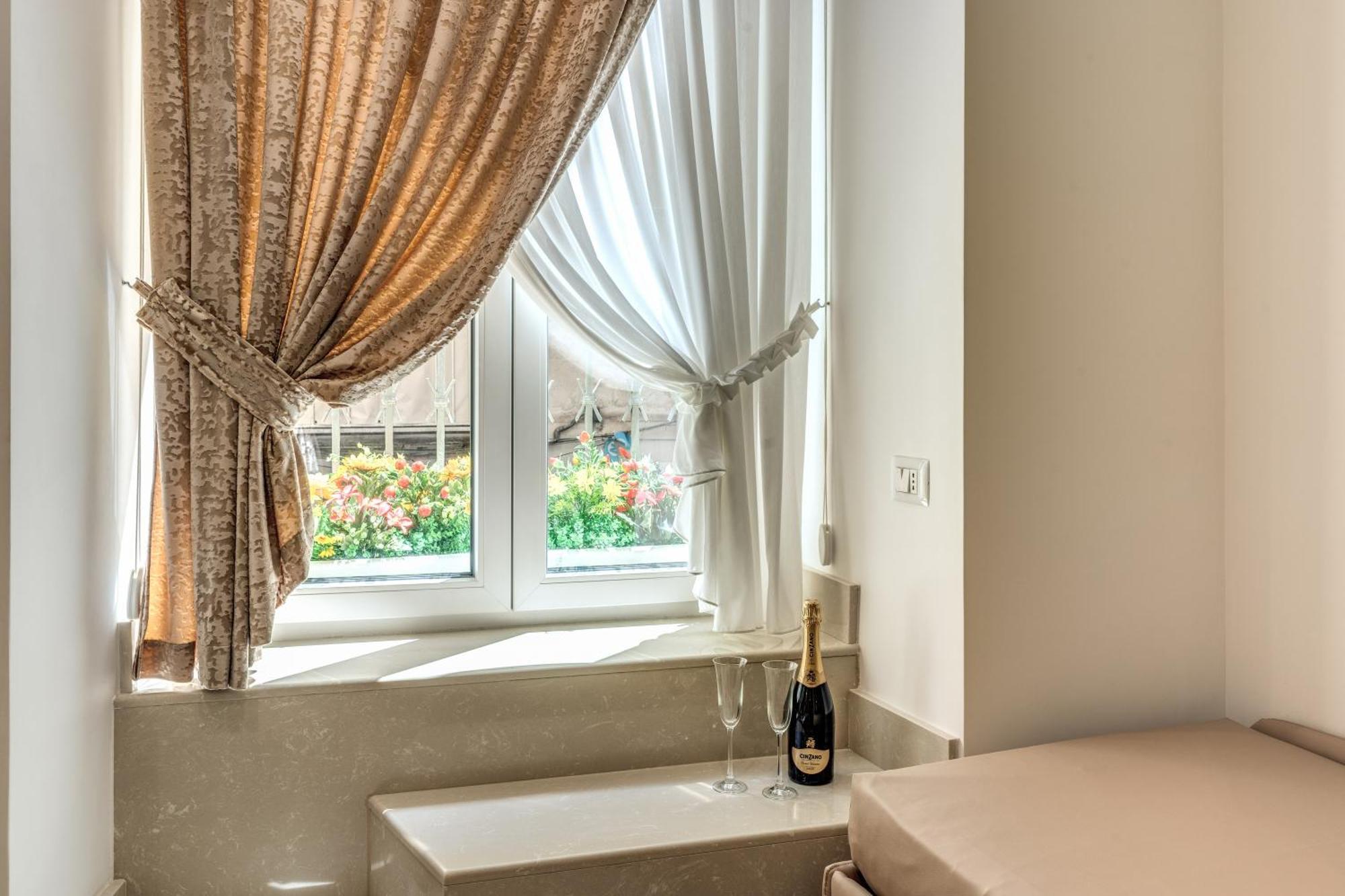 Le Stanze Di Venere Hotel Naples Luaran gambar